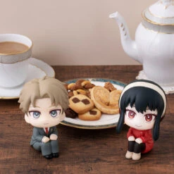 Spy X Family - Loid Forger & Yor Forger Look Up Figure Set With Gift